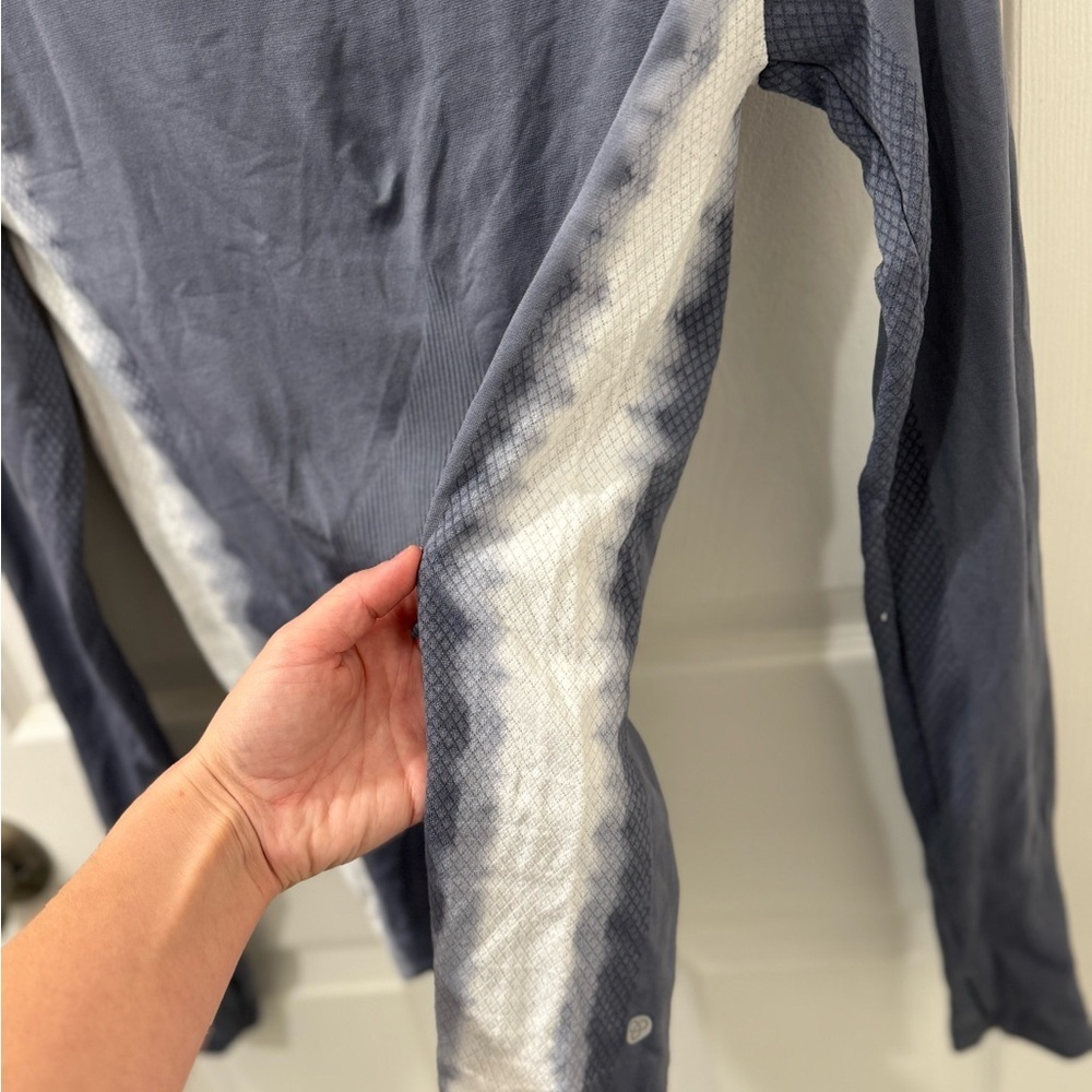 Zella Nordstrom Blue Long Sleeve Shirt with White Tie Die Detail - Picture 2 of 5